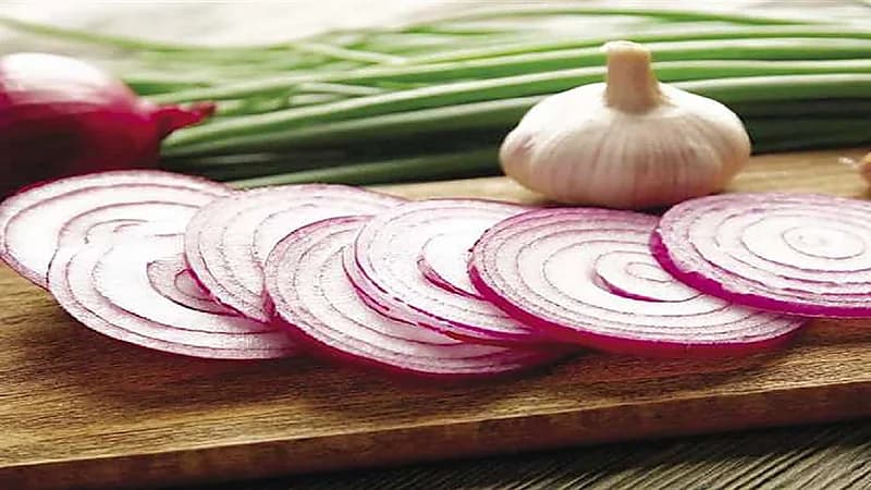 تناول ثمرة بصل نيئة يوميا يحارب الشيخوخة