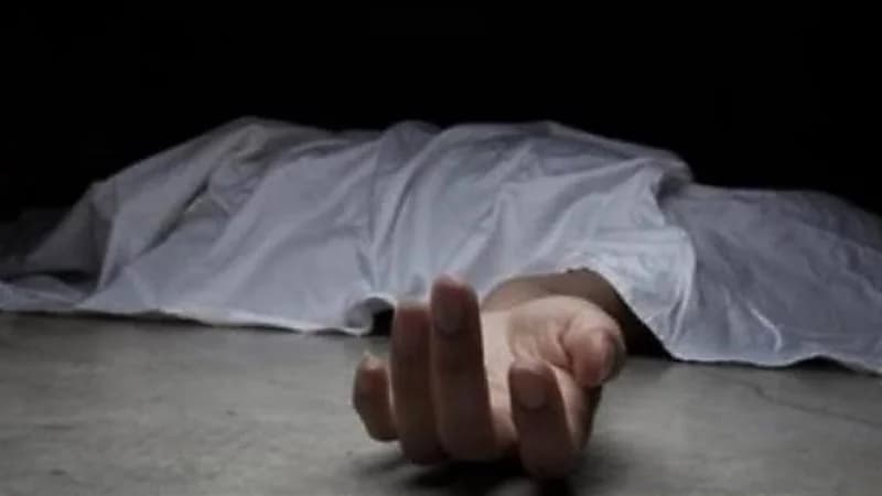 امرأة تقتل جارتها وتفر هاربة