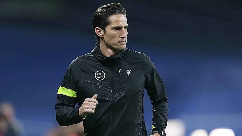 الاتحاد الإسباني يبرئ الحكم مونتيرو ويلغي قرار إيقافه