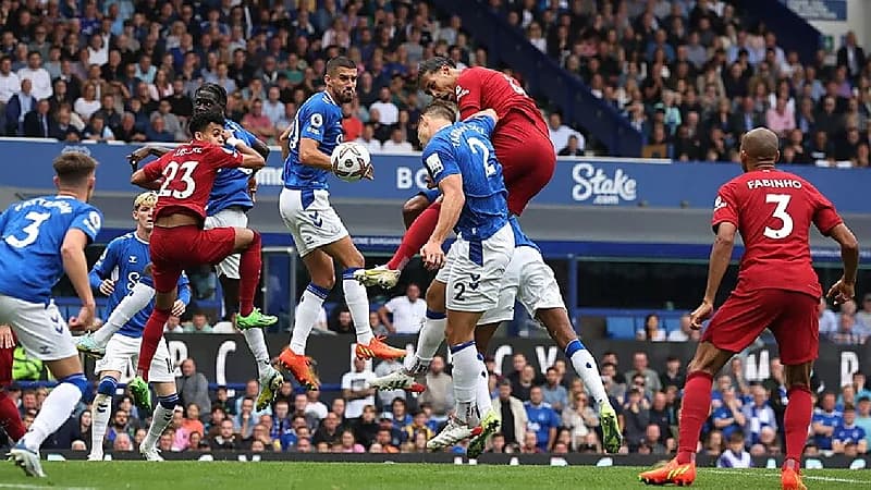 التعادل السلبي يخيم على لقاء ليفربول وإيفرتون