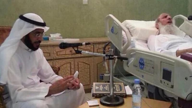 المفتي العام ـ رحمه الله ـ يجيب على أسئلة الجمهور وهو على فراش المرض .. صورة