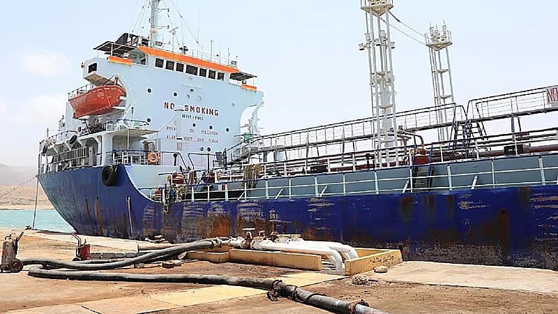 وصول دفعة جديدة من منحة المشتقات النفطية السعودية إلى محافظة المهرة