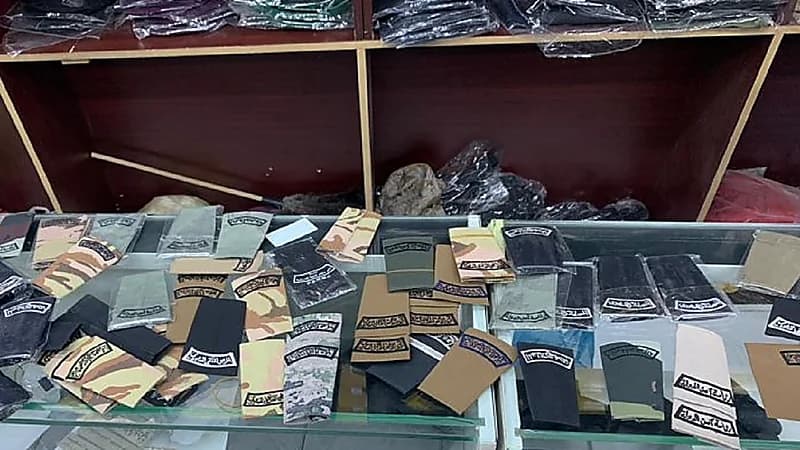 إغلاق محل تفصيل ملابس عسكرية وضبط عمالة مخالفة وصورًا لخطابات سرية رسمية بالرياض