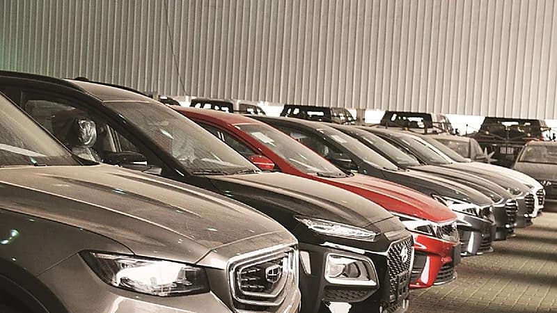 فصل التيار الكهربائي عن معارض بيع وشراء السيارات ضمن حمى المشاعر المقدسة