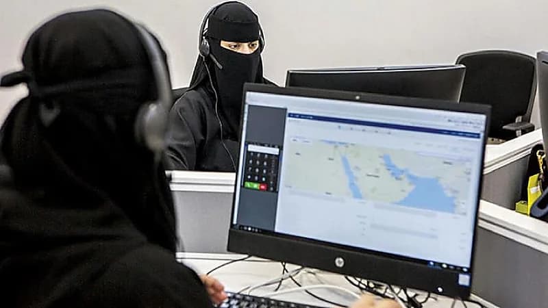 "قانونية": شرط النقاب ورفضه للوظيفة تمييز ومخالف للنظام