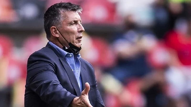 قرار مرتقب بإقالة "سيبولدي" وتعيين مدرب بديل لإنقاذ الأهلي