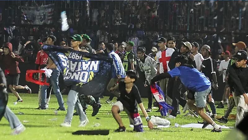 قرار جديد من"فيفا" بعد كارثة معلب جاوة بإندونيسيا