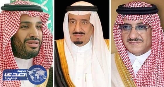 أستاذ يدخل قاعة المحاضرات مرتدياً واقٍ من الرصاص