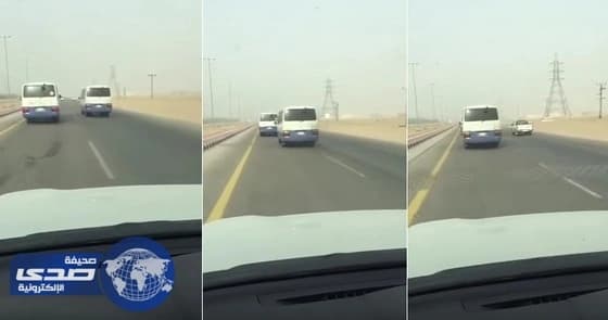 بالفيديو.. سباق جنوني بين حافلتين لطالبات جامعة الأمير سطام