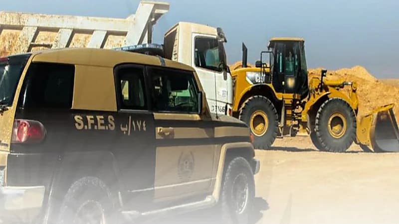 ضبط مخالفين لنظام البيئة يقومون بنقل الرمال وتجريف التربة بالرياض