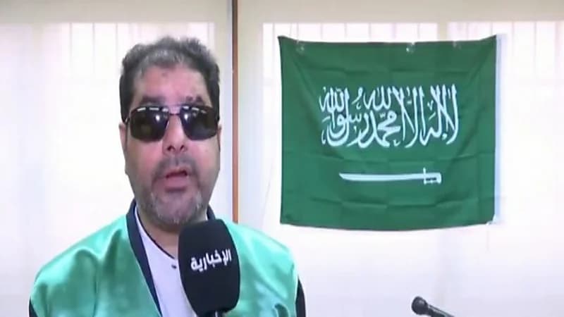 قصة مواطن كفيف حصل على الدكتوراة من جامعة مصرية رغم فقدان بصره "فيديو"