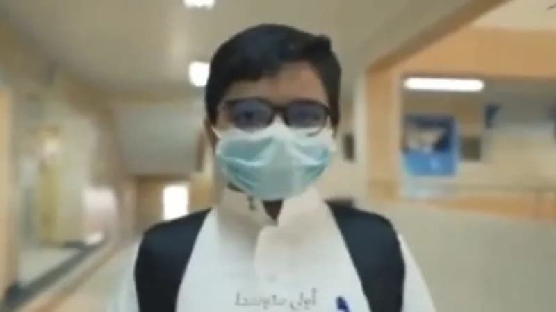 طلاب يعبرون عن سعادتهم بعد عودتهم إلى الدراسة الحضورية في المدارس "فيديو"