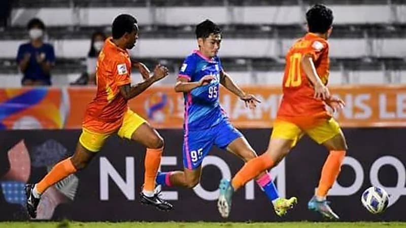 صافرة سعودية تدير مباراة في المجموعة العاشرة بدوري أبطال آسيا