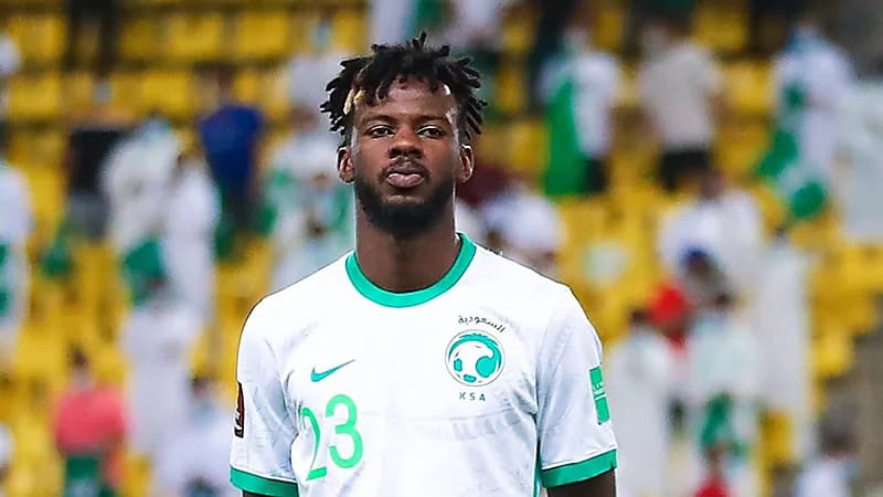 الشباب يوضح حقيقة انتقال تمبكتي للهلال