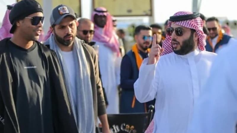 آل الشيخ يعلن عن مباراة "عودة النجوم" بمشاركة ورونالدينيو وكارلوس