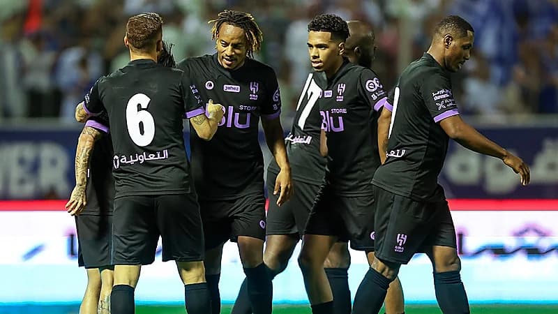 أنباء عن سرقة أطقم الهلال قبل مباراة الطائي .. والأخير يقدم احتجاجاً رسمياً