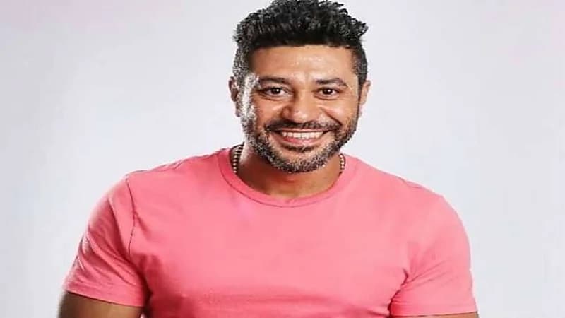 محمد عز يحسم الجدل بشأن طرده صاحب واقعة محل الكشري من موقع التصوير