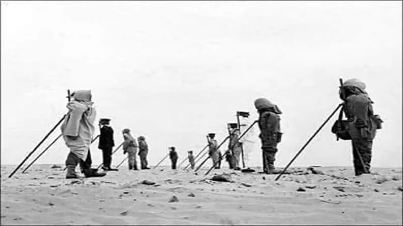 شاهد.. صورة نادرة لأسرى جزائريين ثبتتهم فرنسا في أوتاد لسبب غريب