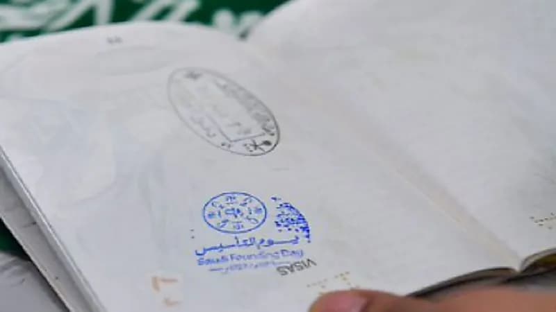 إطلاق ختمًا خاصًا بذكرى "يوم التأسيس" بمنافذ الجوازات