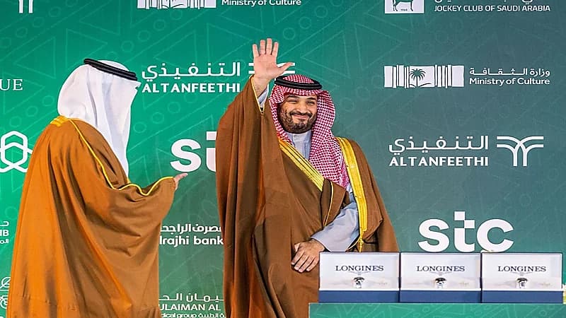 بالفيديو.. ولي العهد يتوج الفائزين في سباقات كأس السعودية للفروسية