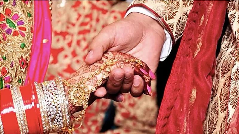 هندي يترك عروسه بسبب درجاتها في الاختبارات