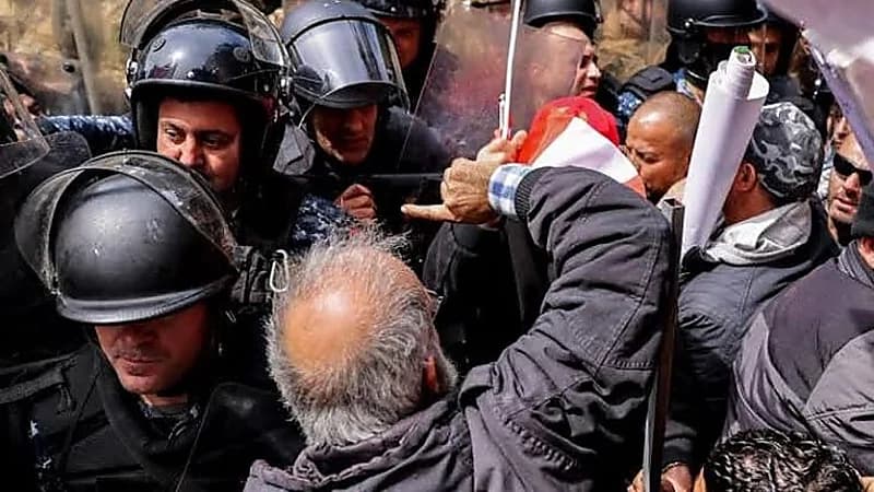 بالفيديو.. اشتباكات بين الأمن ومتقاعدين عسكريين في لبنان