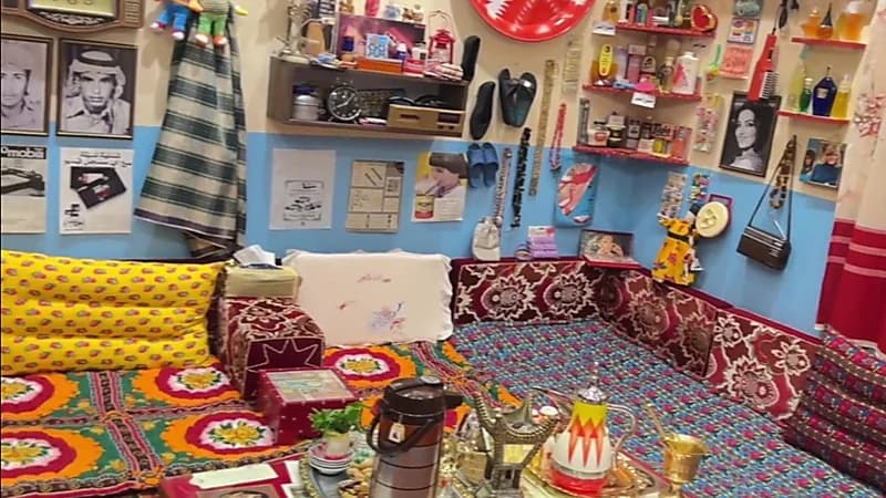 شاب يحول منزله في القصيم إلى متحف يحوي مقتنيات من حقبة الثمانينات.. فيديو