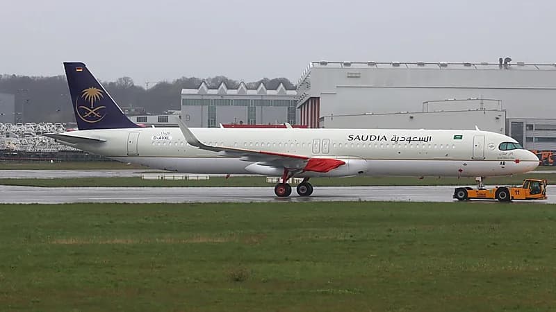 أحدث طائرات الخطوط داخل مصانع إيرباص بعد تركيب محركاتها - صور