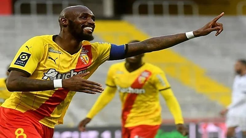 النصر مهدد بخسارة صفقة فوفانا