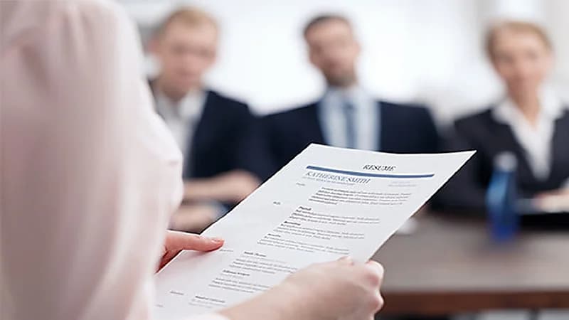 مختص للباحثين عن عمل: اسألوا عن ممارسات الشركة قبل العمل فيها .. فيديو