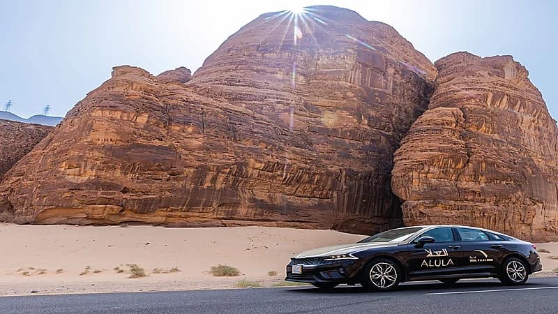 إطلاق خدمات النقل بالأجرة بحلتها الجديدة في العلا.. صور