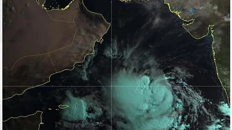 الأرصاد تكشف تطورات الحالة المدارية في بحر العرب