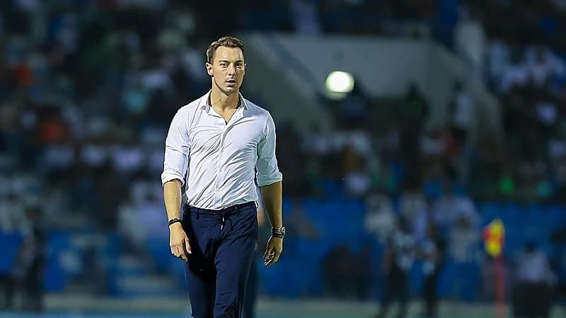 الأهلي يعتزم التعاقد مع مدافع ومحور