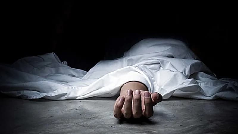 أب ينهار باكياً بعدما قتل ابنه .. فيديو