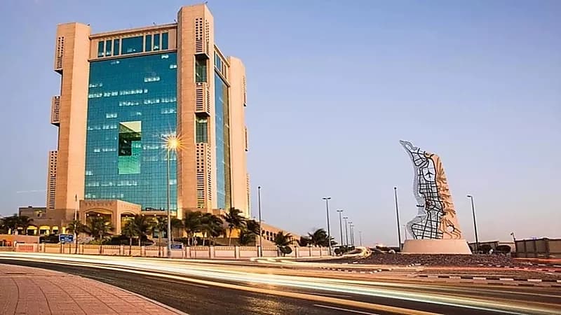 ضبط 30 طنًا من التبغ منتهي الصلاحية بالخمرة