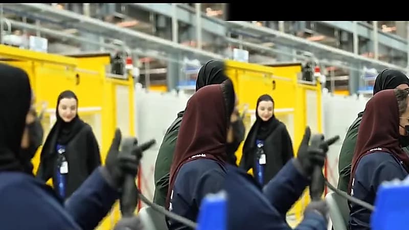 سعوديات يدرن مصنعا بالكامل ويصدرن أعمالهن لأوروبا..فيديو