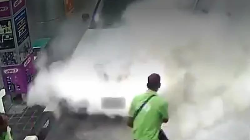 شجاعة عمال تمنع وقوع كارثه محتملة بمحطة وقود .. فيديو