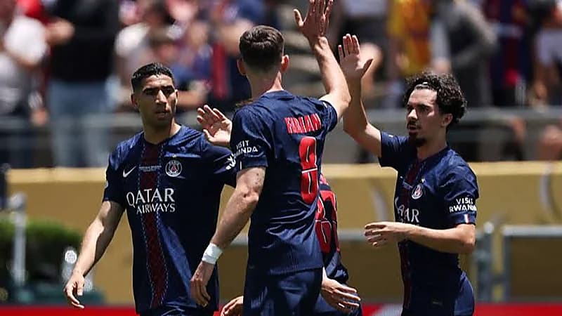 أسينسيو يثير الجدل في باريس سان جيرمان