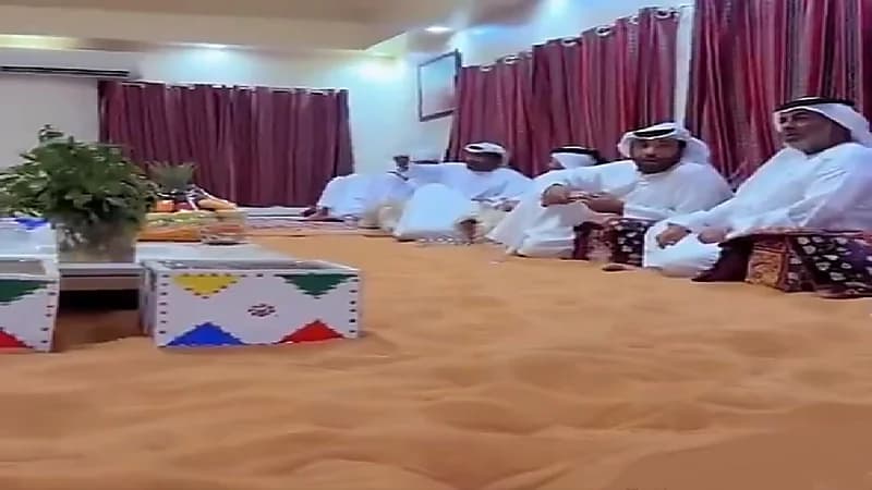 مجلس عربي على الرمال يحيي التراث بلمسات حديثة.. فيديو