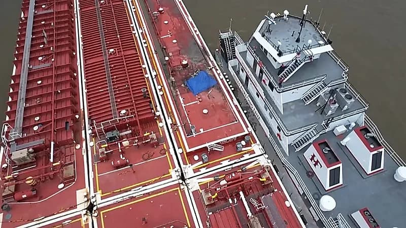 سقوط مروحية في نهر المسيسيبي يتسبب بمقتل شخصين .. فيديو