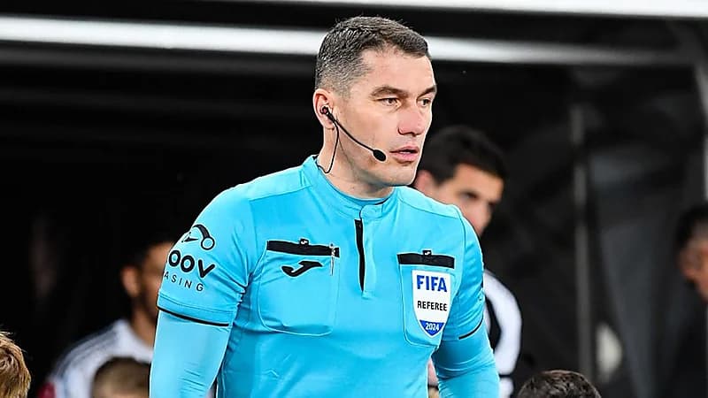 كوفاكس حكمًا لنهائي الأهلي وبيراميدز