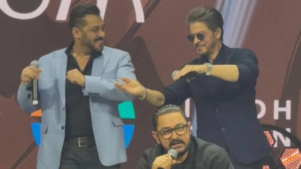 لقاء تاريخي يجمع شاروخان وسلمان خان وعامر خان في موسم الرياض