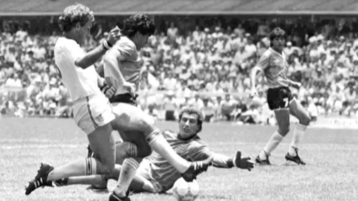 مصرف الأرجنتين يصدر قطعة نقدية احتفاءً بهدف مارادونا