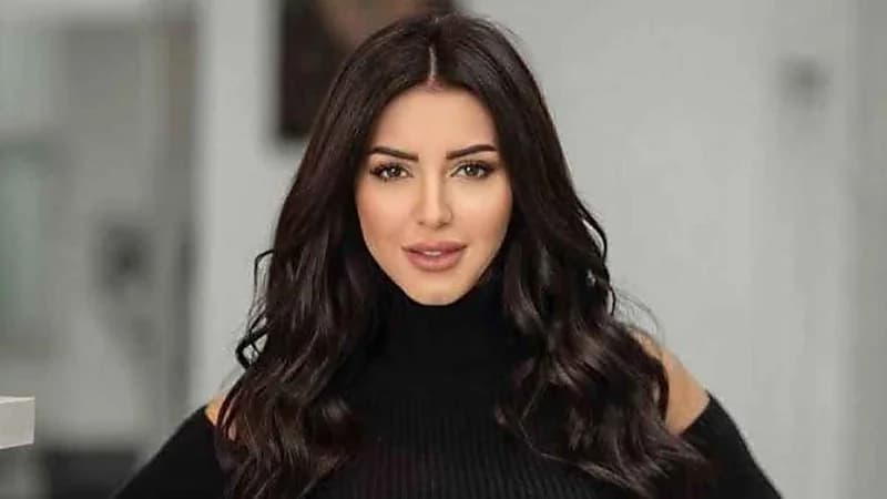 إعلامية مصرية: خطيب إيناس النجار أراد كتب الكتاب وهي في غيبوبة