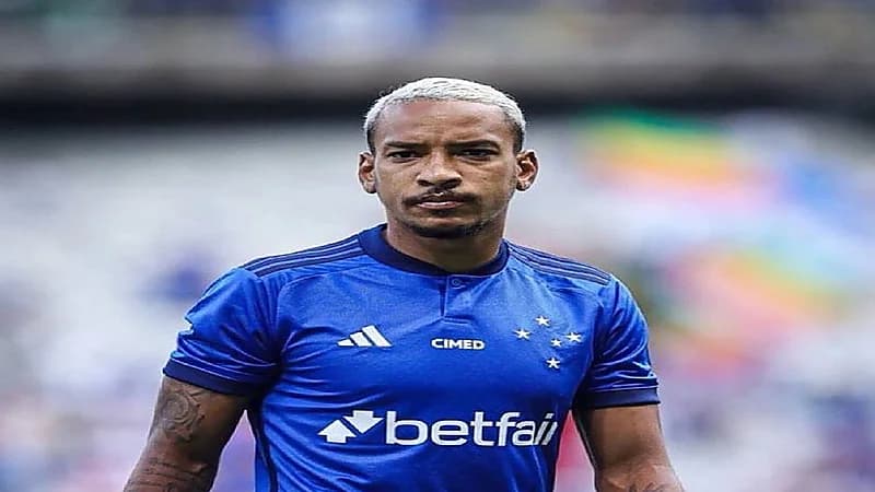 اتفاق يقرب محترف الهلال بيريرا من كروزيرو