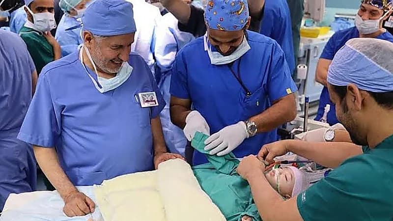 فصل السيامي إحسان وبسام تم بنجاح .. فيديو