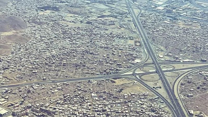 "عشوائيات جدة" تشعر سكان أم السلم وكيلو 14 تمهيدًا لبدء أعمال الإزالة