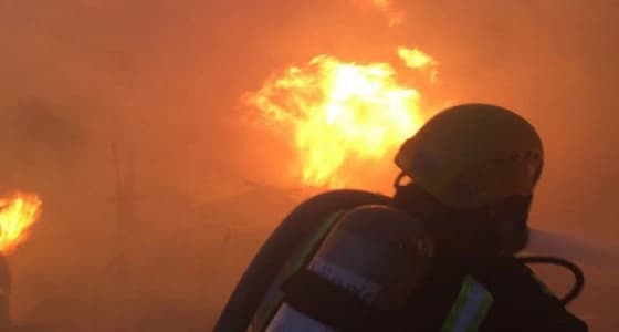 بالصور.. " مدني الطائف " يباشر حريقًا اندلع في 4 سيارات