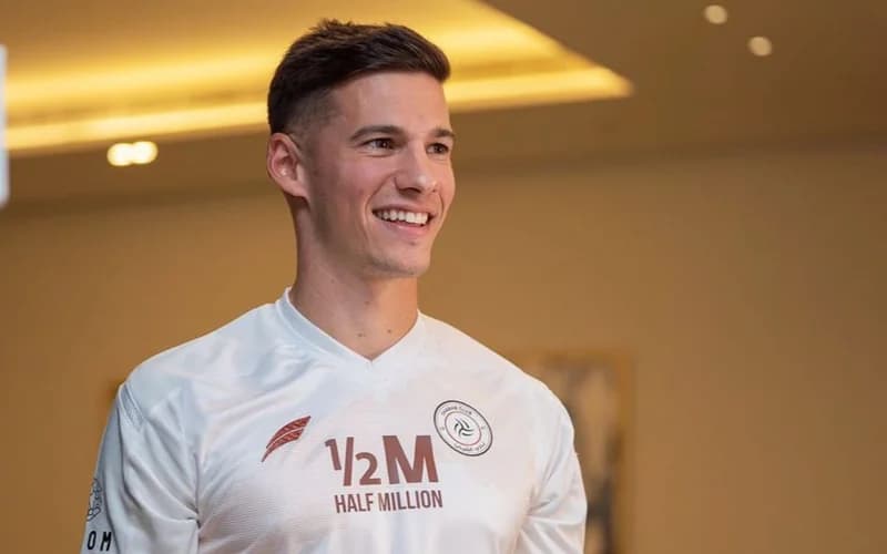 رسميًا.. سانتي مينا شبابيًا على سبيل الإعارة