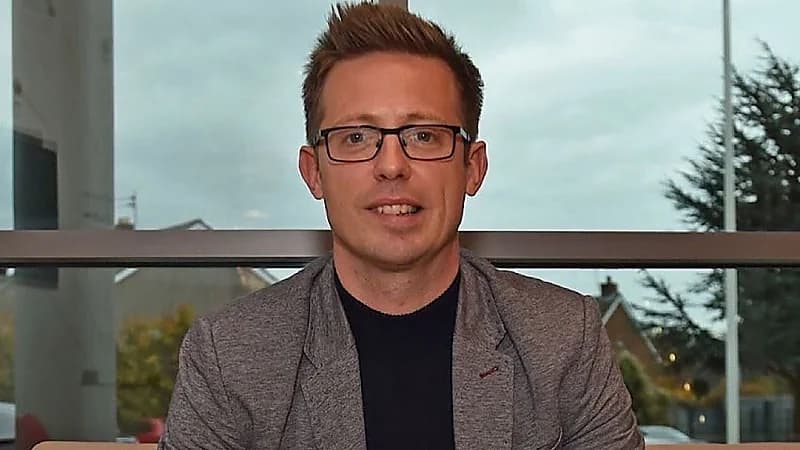 الهلال يفاوض إدواردز لإدارة الفريق